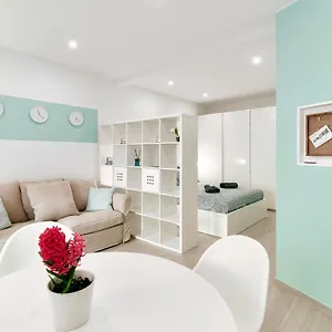 Hostini Como- Downtown Apartment